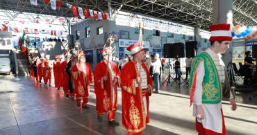 Gebze'de geleneksel sünnet şöleni renkli etkinliklerle gerçekleştirildi