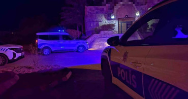 Gece Kulübünde Kavgayı Ayırmaya Çalışan Çalışan Bıçaklandı