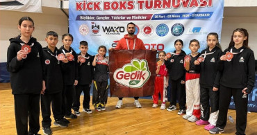 Gedik Piliç Destekli Eşmeli Sporcular Türkiye Kickboks Şampiyonası'nda 10 Madalya Kazandı