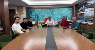Gedizli Profesyonel Futbolculardan Başkan Akel'e Ziyaret