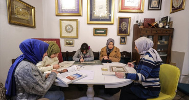 Gelenekten Geleceğe: Tezhip Sanatının Kadın Temsilcisi Meliha Kantarcı