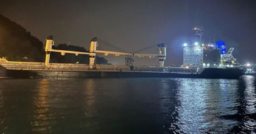 Gemi karaya oturdu! İstanbul Boğaz trafiği durdu