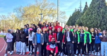 Genç Atletler Pistte Yarıştı