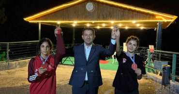 Genç güreşçiler Feke'nin gururu oldu