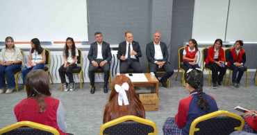 Gençler 'yıldızlara yakın' kitabını kaymakam koşansu ile değerlendirdi