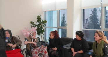 Gençlerin Huzurevi Ziyaretiyle Dayanışma Örneği