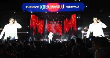 Gençlerle buluşan Bayhan: 'Şarkılara dalıp gidiyorum'