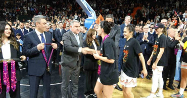 Gençlik ve Spor Bakanı Bak, ÇBK Mersin’in Şampiyonluğunu Kutladı