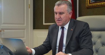 Gençlik ve Spor Bakanı Osman Aşkın Bak, AA'nın Yılın Kareleri Oylamasında