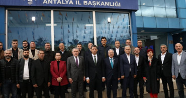 Gençlik ve Spor Bakanı Osman Aşkın Bak, AK Parti Antalya İl Başkanlığını Ziyaret Etti