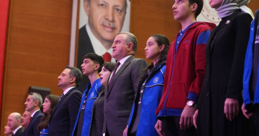 Gençlik ve Spor Bakanı Osman Aşkın Bak'tan Gönüllülük Çağrısı