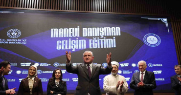 Gençlik ve Spor Bakanı Osman Aşkın Bak'tan Manevi Danışmanlara Övgü