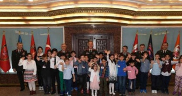 Genelkurmay Başkanı Akar Çocuklarla Buluştu!