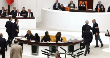 Genel Kurul’da Sinirler Koptu: DEM ve İYİ Parti Vekilleri Birbirinin Üzerine Yürüdü