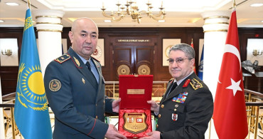 Genelkurmay Başkanı Bayraktaroğlu, Kazakistan Kara Kuvvetleri Komutanı'nı Kabul Etti