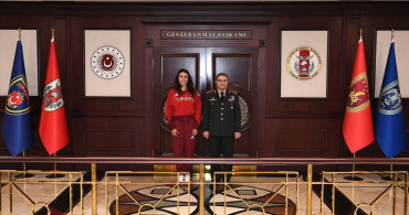 Genelkurmay Başkanı Bayraktaroğlu, Yılın Kadın Sporcusu Mihrioğlu'nu Ağırladı
