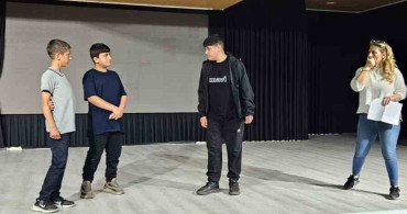 Germencik'te genç tiyatrocular sahne alıyor