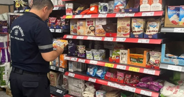 Germencik'te zabıta ekipleri marketlerde etiket ve son kullanma tarihi kontrolü yaptı