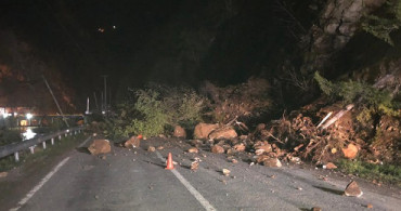 Giresun’da Heyelan: Karayolu Trafiğe Kapandı