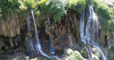 Girlevik Şelalesi'nde Doğal Güzellikler