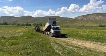 Gökçedere’de arazi yollarında çalışmalar devam ediyor
