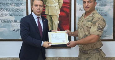 Gölbaşı’nda tayini çıkan jandarma personeline başarı belgesi takdim edildi