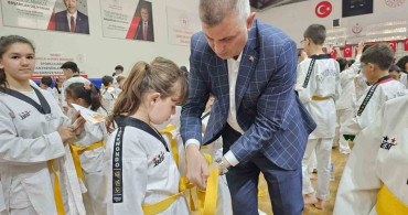 Gölcük'te 305 Tekvando Sporcusu Kuşak Atlama Töreni Düzenlendi