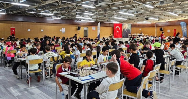 Gölcük'te Satranç Turnuvası Heyecanı Başladı