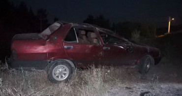 Gölhisar'da kontrolden çıkan otomobil dereye düştü: 2 kişi yaralandı