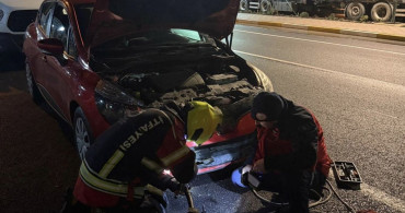 Gönen'de Motor Kısmına Sıkışan Tilki Kurtarıldı