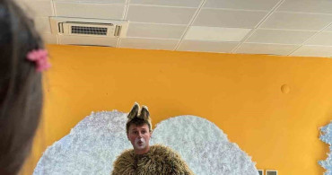 Gönüllü Gençler ile Çocuklara Unutulmaz Tiyatro Şöleni