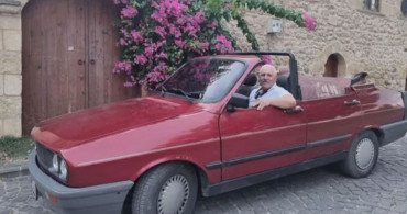 Gören durup fotoğraf çektiriyor: Düğün Dernek filminden etkilendi 1989 model arabasını o hale çevirdi