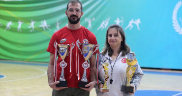 Görme Engelli Eşinin Kulübünde Şampiyonlar Yetiştiriyor