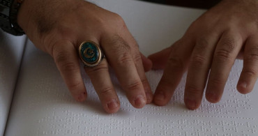 Görme Engelli Mahmut Terzi'nin Kur'an-ı Kerim Sevgisi