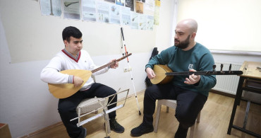 Görme Engelli Taha'nın Bağlama ile Konser Hayali