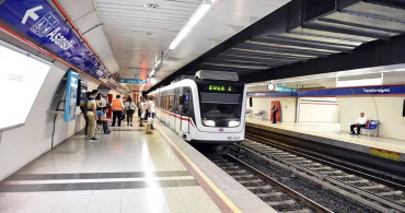 Görüntüler İstanbul’u aratmıyor: İzmir’de metro seferlerinde aksama yaşandı