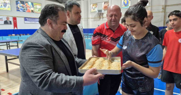 Gözel’den Sivas’taki milli sporculara moral ziyareti