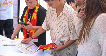 Göztepe’den karne etkinliği: Karneni getir, hediyeni götür coşkusu başladı