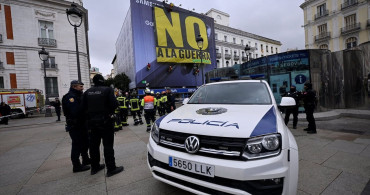 Greenpeace'ten Madrid'de Savaş Karşıtı Eylem