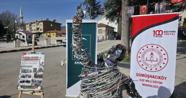 Gümüşhacıköy'de Dijital Bağımlılığa Dikkat Çeken Heykel