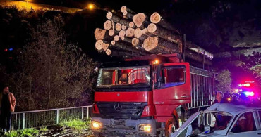 Gümüşhane'de Kafa Kafaya Çarpışma: 3 Yaralı