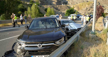 Gümüşhane'de üç aracın karıştığı zincirleme trafik kazasında bir kişi yaralandı