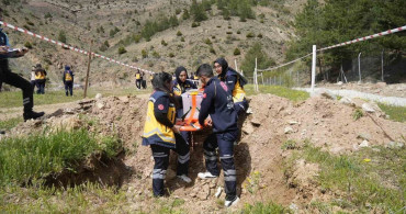 Gümüşhane'de Üniversite Öğrencileri Afet Tatbikatında Yarıştı