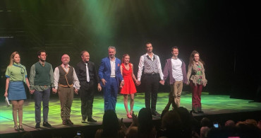 Güneşin Oğlu Tiyatroda: Onur Ünlü'den İlk Gösterim