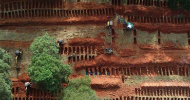 Güney Afrika'da 1,5 Milyon Kişiye Mezar Kazıldı