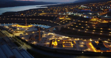 Güneydoğu Anadolu'nun Tarihi Mekanları Yenilenebilir Enerjiyle Aydınlatılıyor