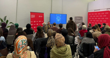 Güray Süngü, Türkiye Tasarım Vakfı'nda Okurlarıyla Buluştu