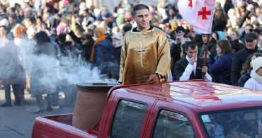Gürcistan'da Geleneksel 'Alilo' Yürüyüşü Coşkuyla Gerçekleşti