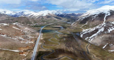 Güzeldere Menderesleri Baharın Renkleriyle Yeniden Canlandı