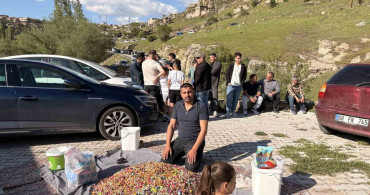 Güzelyurt'ta Bayram Arifesinde Şekerli Mezarlık Ziyareti Geleneği
